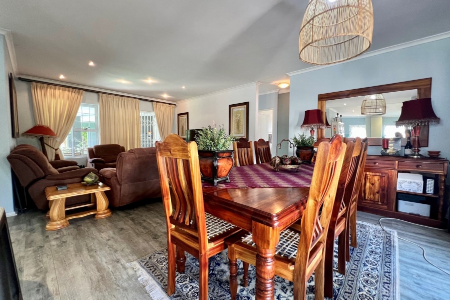 To Let 4 Bedroom Property for Rent in Sunningdale Western Cape